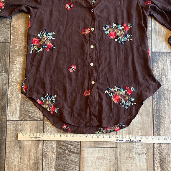 Figueroa & Flower Brown Floral Embroidered Women's Top - Picture 9 of 12
